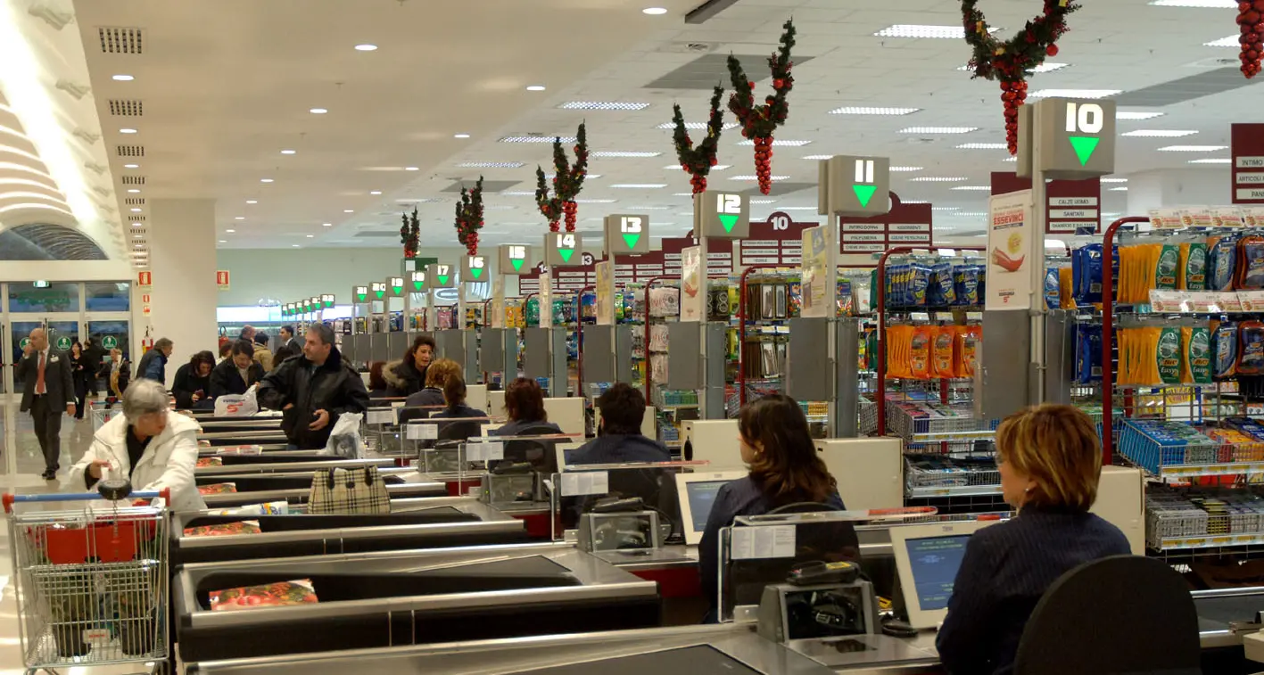 Lavoro, 30mila senza contratto. A rischio le spese di Natale