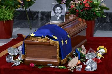 Centinaia di cittadini rendono omaggio ad Emma Bonino in Campidoglio