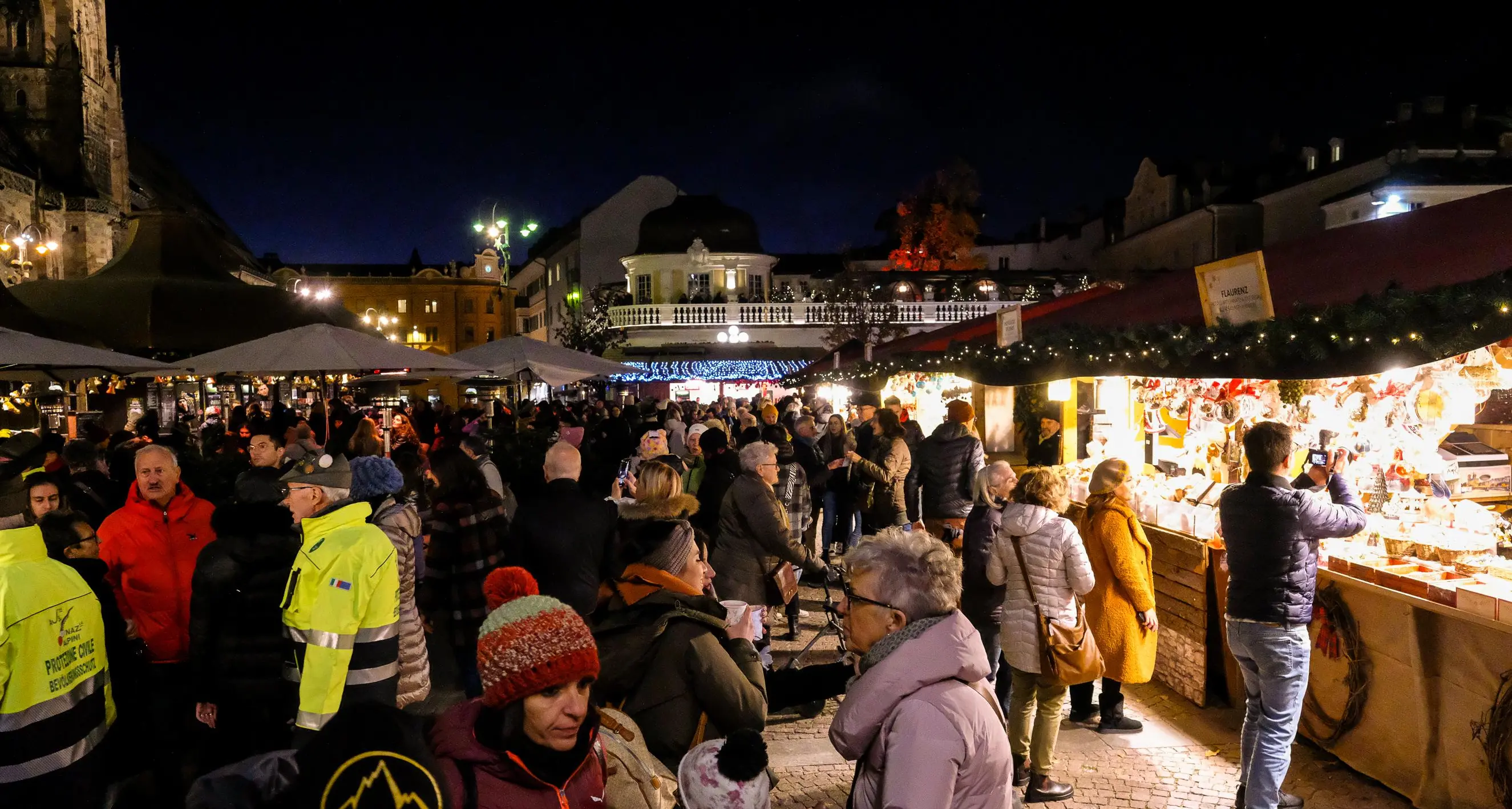 Mercatino di Natale di Bolzano, appello per la pace: «Basta guerre»