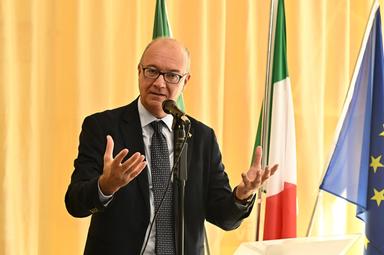 Bozza decreto scuola, multe fino a 1.000 euro per il burqa