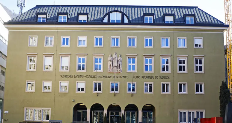 Il Consiglio provinciale di Bolzano cresce di due piani