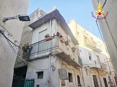 Crolla balcone abitazione a Mazara del Vallo, muore proprietaria