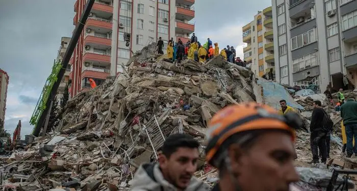 Terremoto, oltre 4300 i morti in Turchia e Siria. In arrivo soccorritori da tutto il mondo