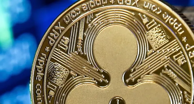 Bitcoin: corsa non si arresta, schizza a record 48.000 dlr