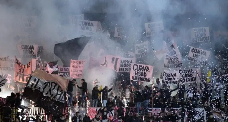 Serie B, invase il campo durante Palermo-Südtirol: Daspo di dieci anni