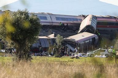 Scontro treni in Spagna, 'audio puntano il dito su centro controllo di Atocha'