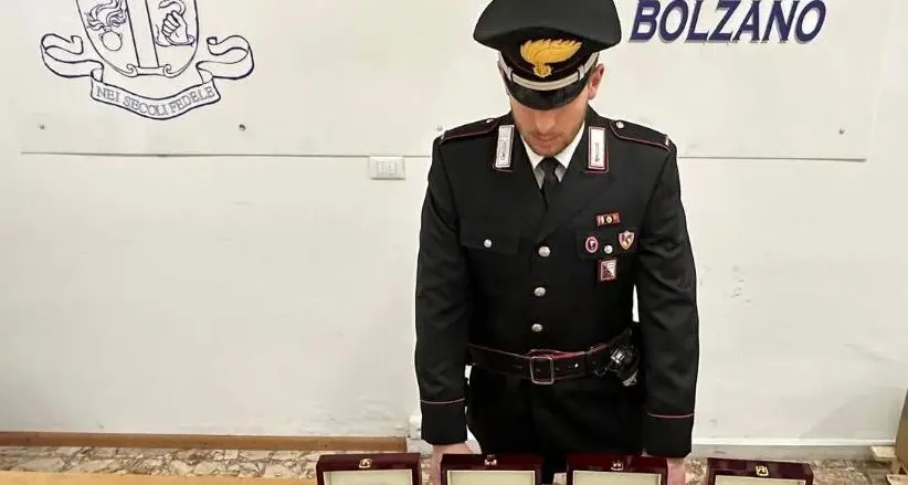 Anziano raggirato in strada a Bolzano, scatta la denuncia per truffa