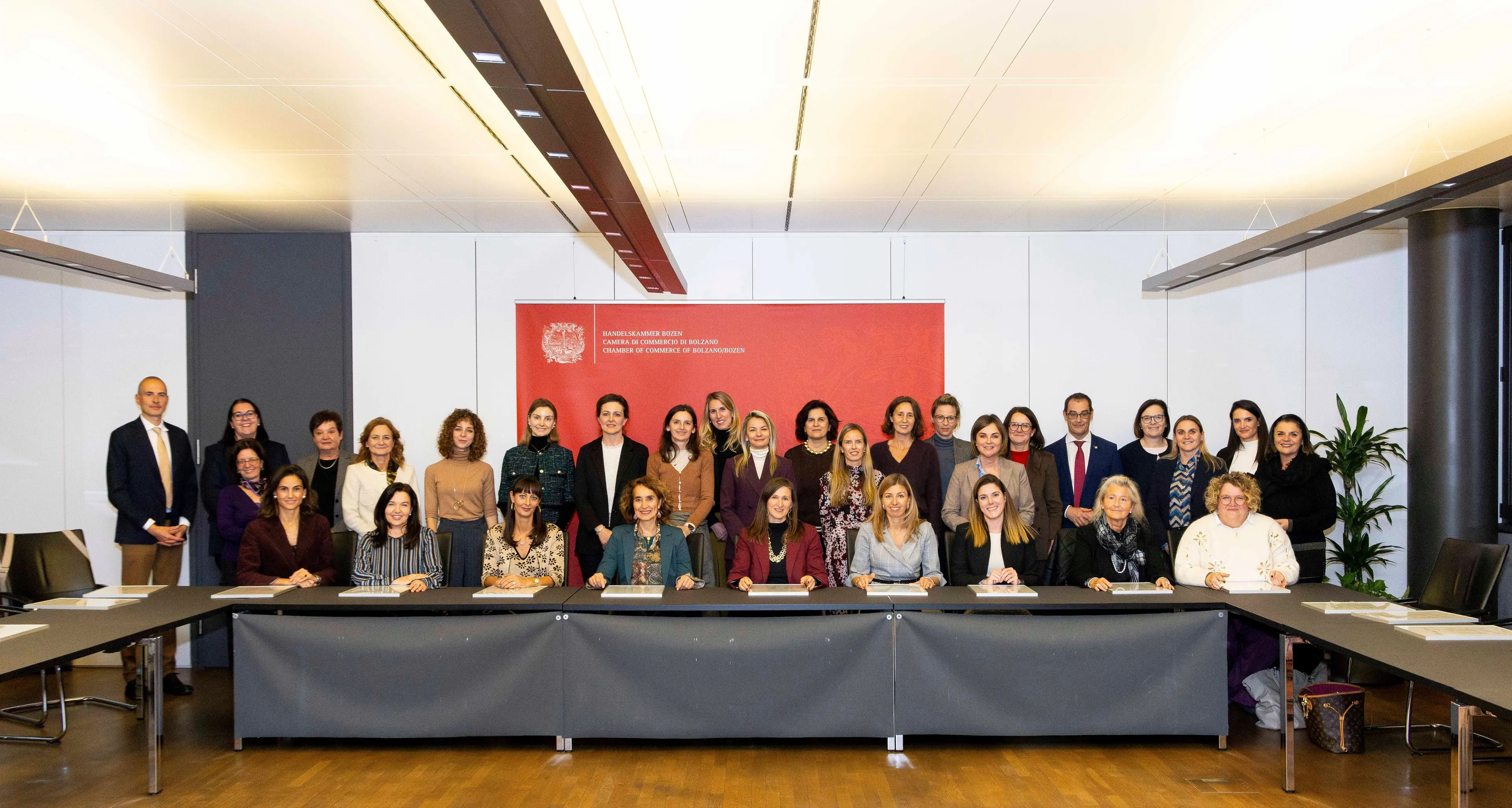 In Alto Adige 20 donne diplomate nel corso per consigliere di CdA