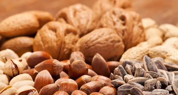 L’Azienda sanitaria dell’Alto Adige avvisa: «Non date frutta secca ai bambini»