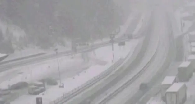 Allerta meteo arancione, domani ritorna la neve: attesi 20 centimetri al Brennero