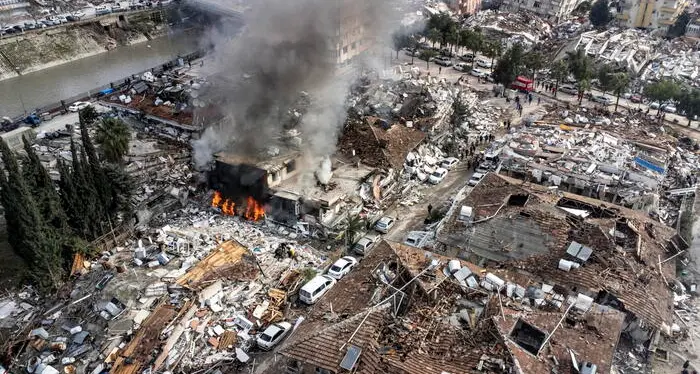 Turchia e Siria, i morti sono oltre 8300. L’italiano disperso è il veneto Angelo Zen