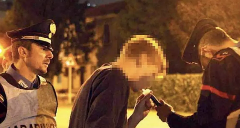 Ubriaco alla guida, si schianta. «Il test è nullo senza l'avvocato»