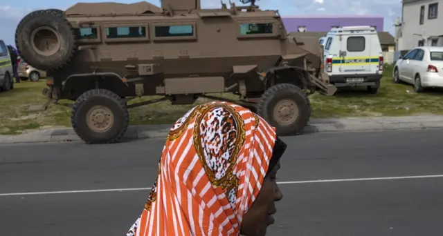 Sudafrica: esercito consente a musulmane il velo in servizio