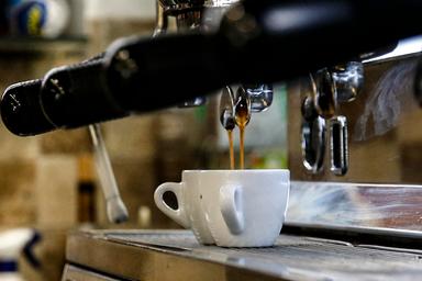 E' caro tazzina, espresso in media a 1,29 euro (+24,2% sul 2021)