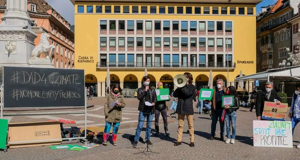 Ragazzi altoatesini di nuovo in piazza per il clima