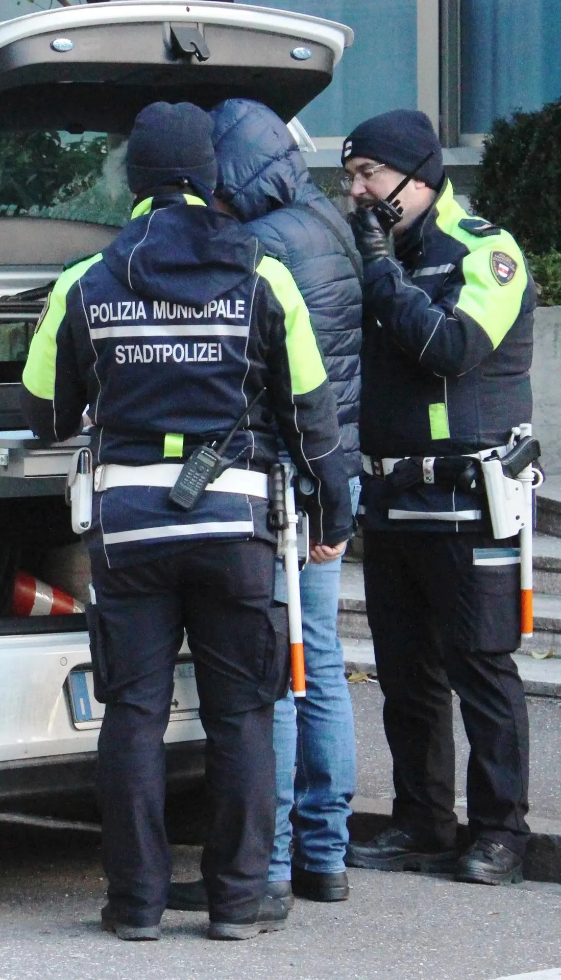Gira seminudo per il rione Firmian a Bolzano: 5.000 euro multa