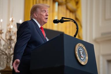 Trump, Zelensky vuole creare problemi al mondo