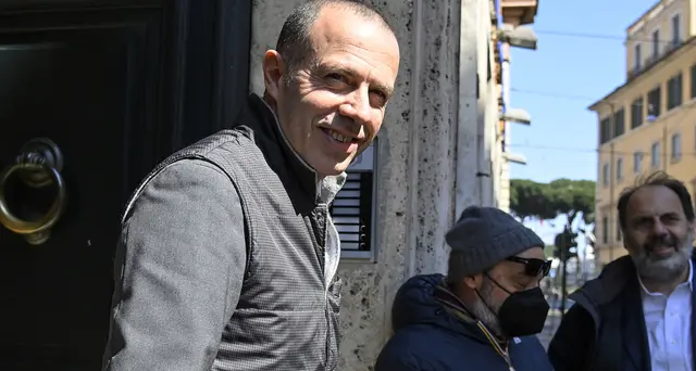 C.destra: Romeo (Lega), come Inter che regala scudetto a Milan