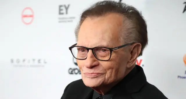 Cnn, morto di Covid il leggendario giornalista Larry King