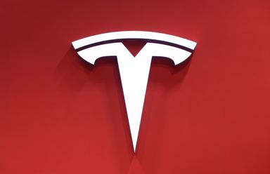 Quasi 3 milioni di Tesla richiamate in Cina per le maniglie di emergenza