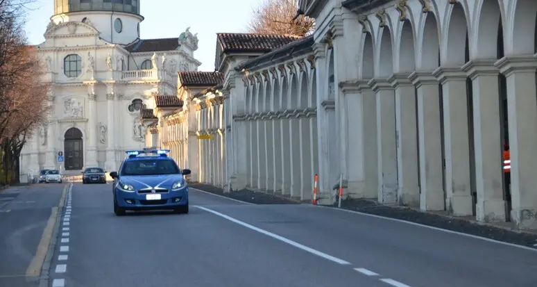 Con il fucile da softair davanti alla basilica di Monte Berico: scattano le misure antiterrorismo