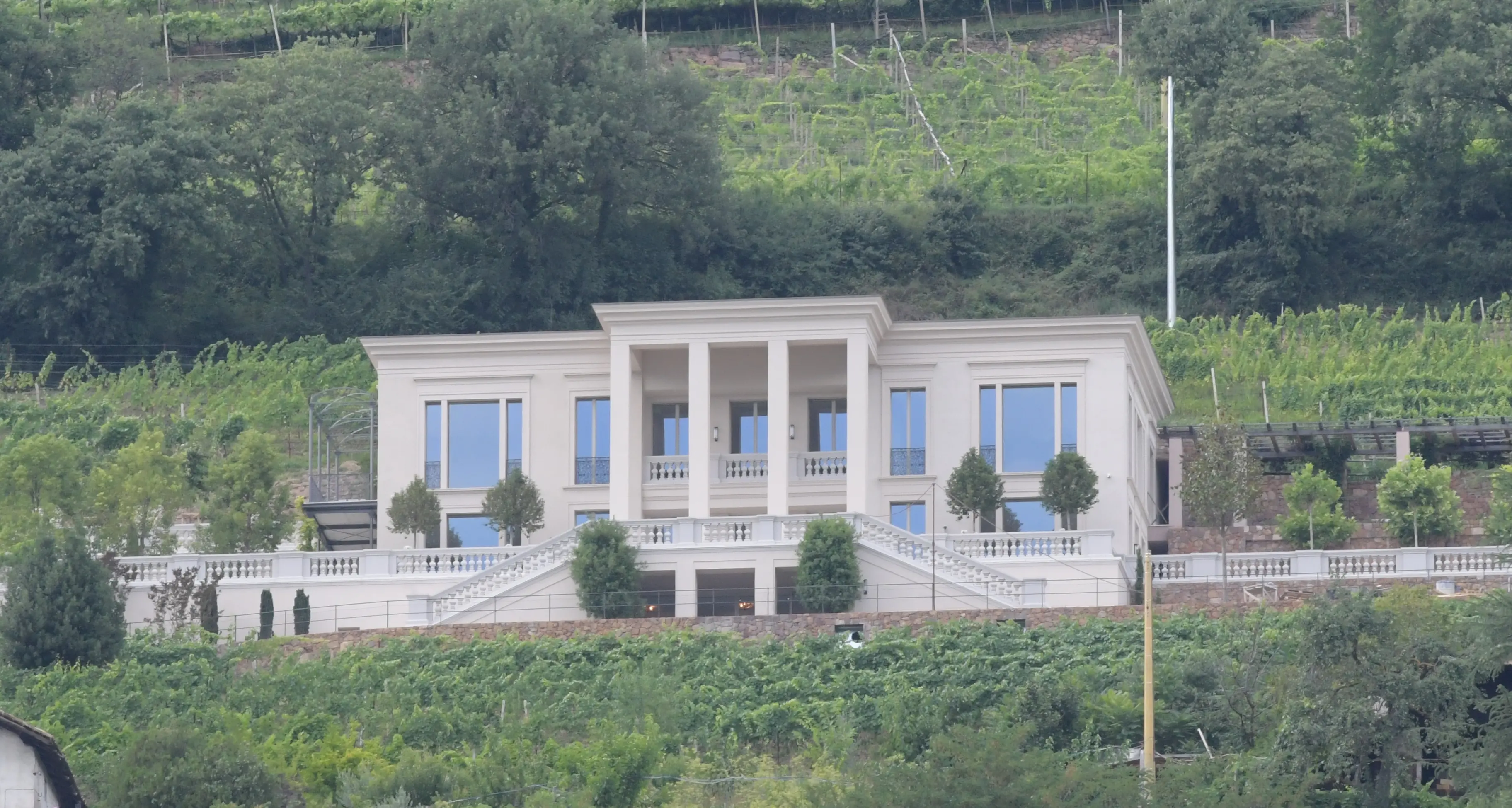 Pronta la villa di Gostner sul Guncina, in ottobre il primo evento