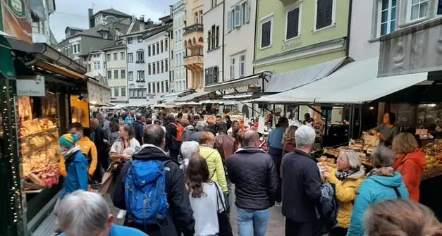 L’Unione commercio: «Ora la competenza sugli orari dei negozi»