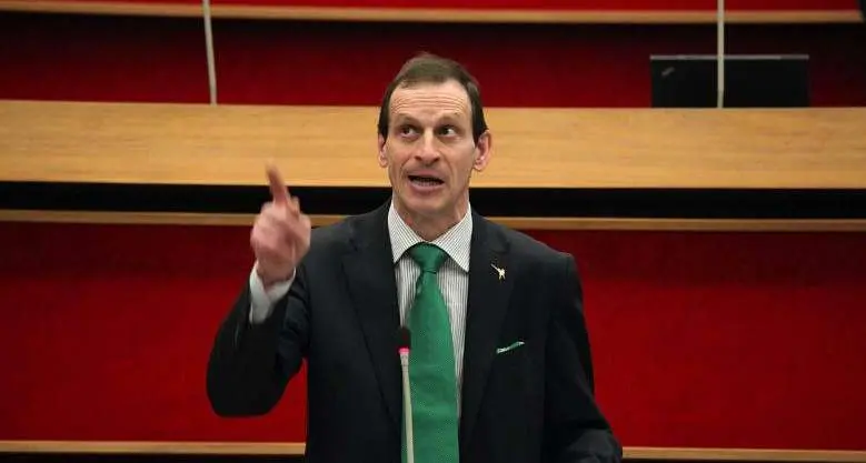 Offese sessiste, ma Savoi resta in ufficio di presidenza
