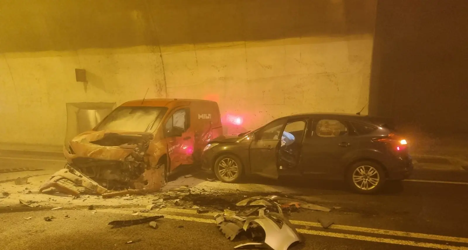 Bolzano: frontale in galleria, viabilità bloccata