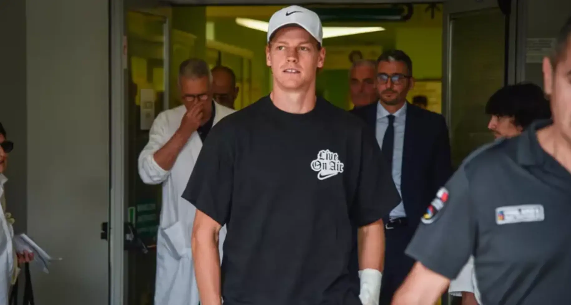 Sinner si scalda per Wimbledon: il numero 1 torna oggi in campo