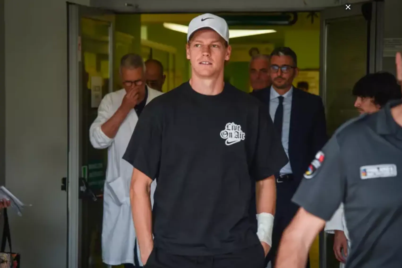 Sinner si scalda per Wimbledon: il numero 1 torna oggi in campo