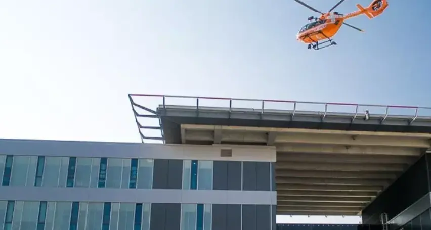 Bambino di 3 anni cade da una finestra del terzo piano: è grave