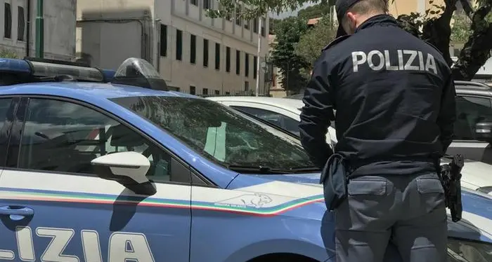 Droga: il nonno faceva contare alla nipotina i soldi dello spaccio