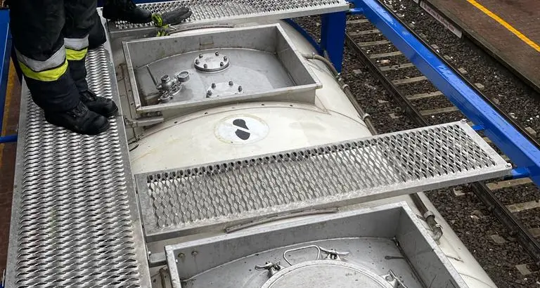Vipiteno, allarme chimico per un treno merci: fermato in stazione