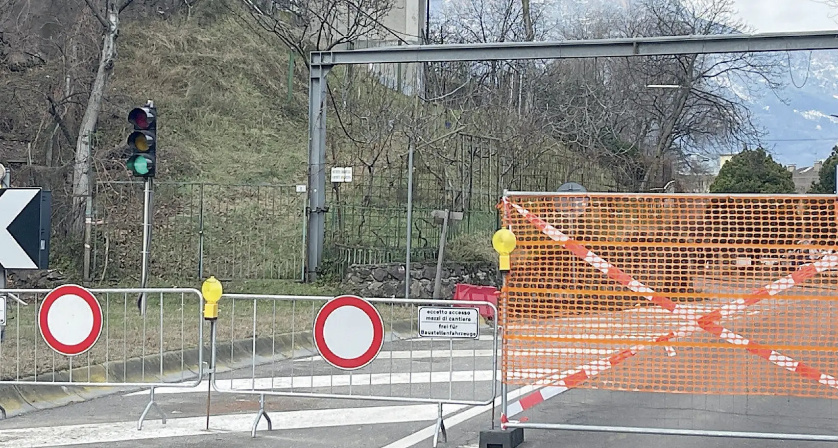 Via Piè di Virgolo chiusa da ieri. E subito il traffico va in affanno