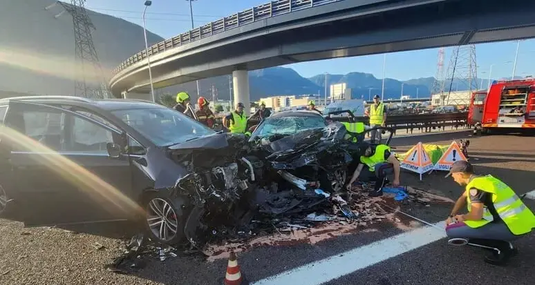 Morì contromano in A22, sequestrati i cellulari dei carabinieri in servizio