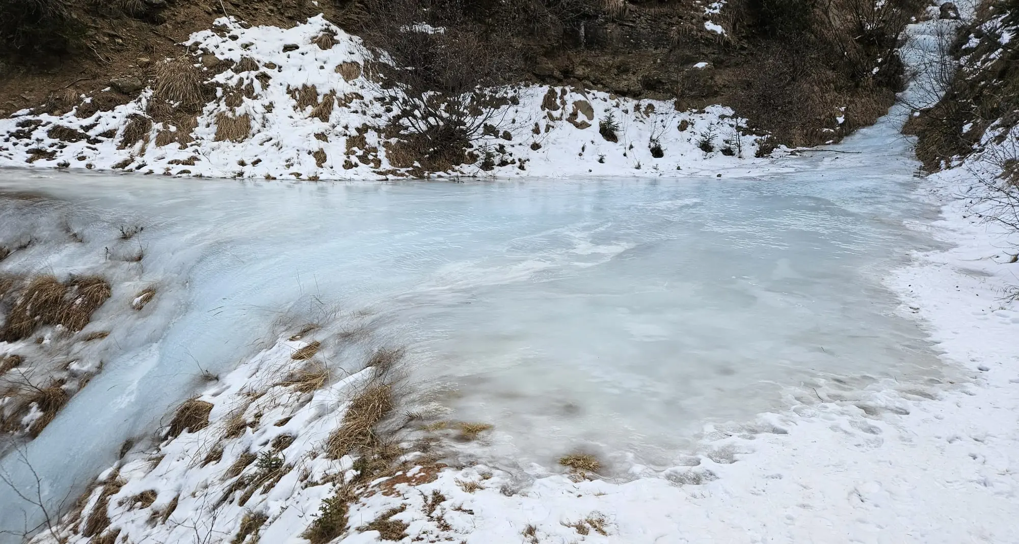 Precipita e muore durante l’avvicinamento a una cascata di ghiaccio