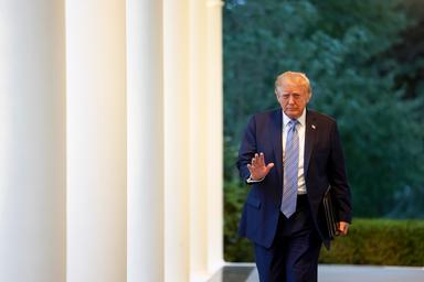 Cnn, Ms Now e Politico fanno causa a Trump per l'accesso alla Casa Bianca