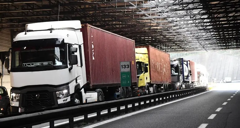 Ire: clima di fiducia nei servizi, nel trasporto merci incertezza per il prossimo anno