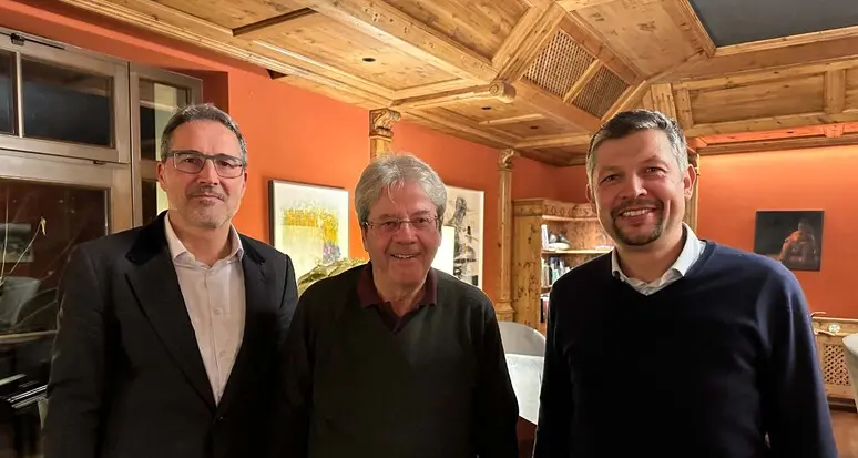 Kompatscher incontra Gentiloni in vacanza a Dobbiaco: «Bene per l'Alto Adige superare una prospettiva solo nazionale»