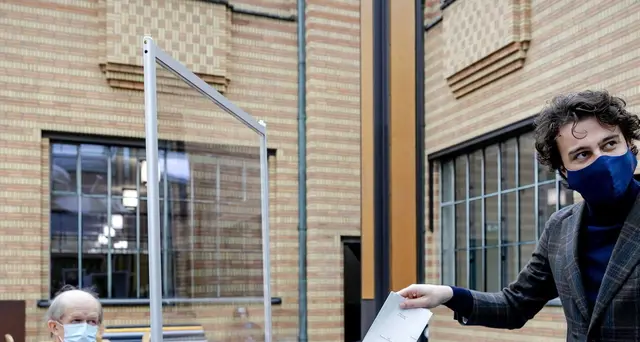 Olanda:ultimo giorno di voto, Rutte favorito, rebus alleanze