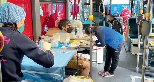 Covid, in Alto Adige il 60 per cento della popolazione è immunizzato: oltre mezzo milione di dosi somministrate