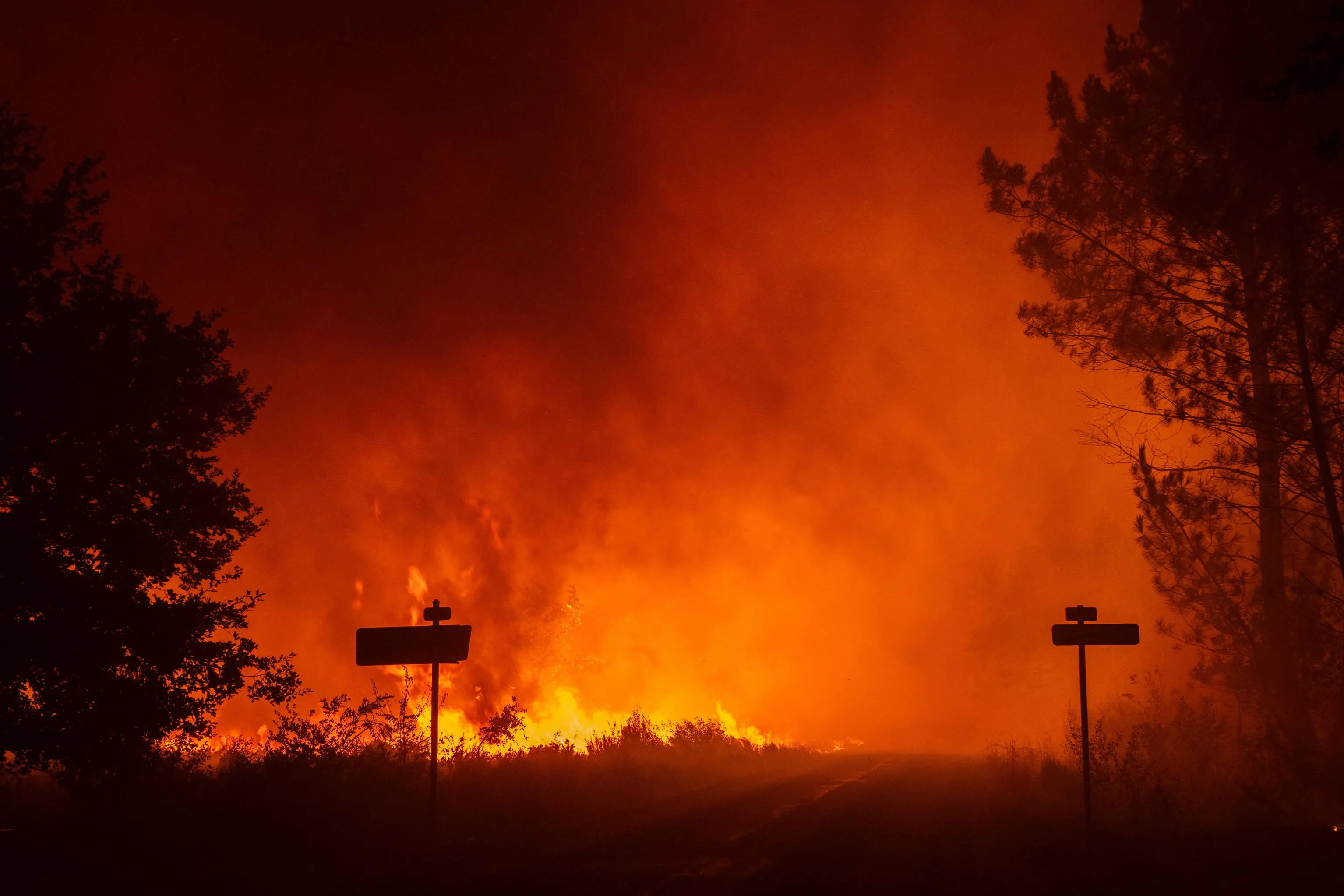 Oltre 220mila evacuati per gli incendi fra Francia e Spagna