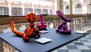 La Pop Art di Jeff Koons incontra lo splendore di Palazzo Reale a Palermo