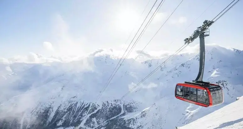 Sciare a 3.212 metri: sulle piste dell'Alpin Arena Senales è ancora inverno