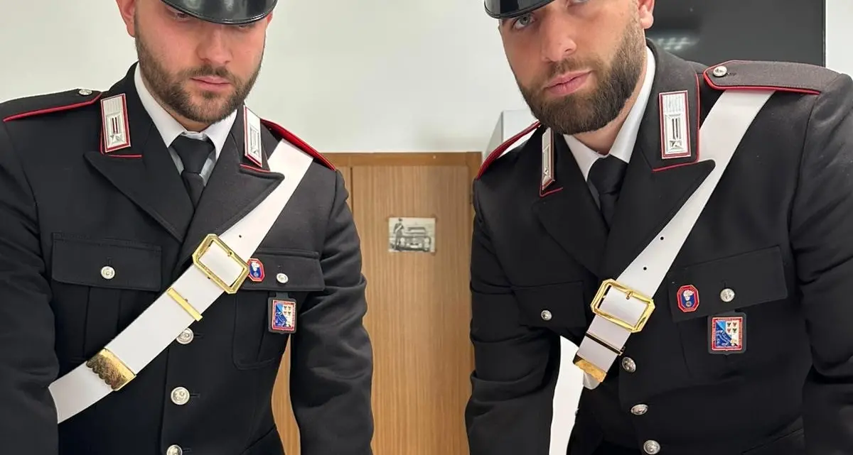 Brennero, andava in giro con un arsenale: i carabinieri gli sequestrano coltelli, tirapugni e sfollagente
