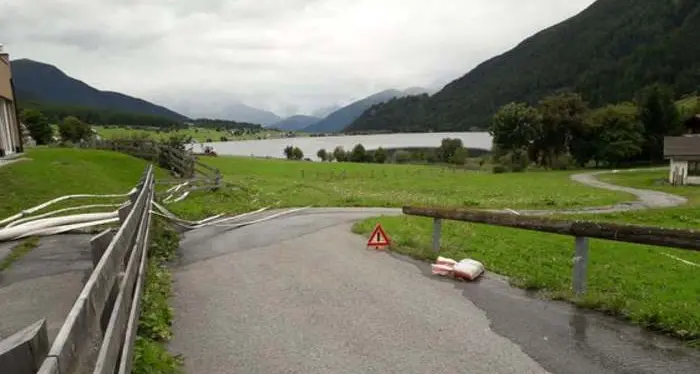 Infiltrazioni nei pressi della diga a Curon Venosta, cresce il timore nella popolazione. Oggi il sopralluogo della Provincia