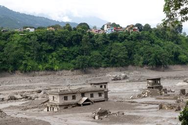 Media, 'valanga di ghiaccio potrebbe aver provocato l'esondazione del fiume in Nepal'