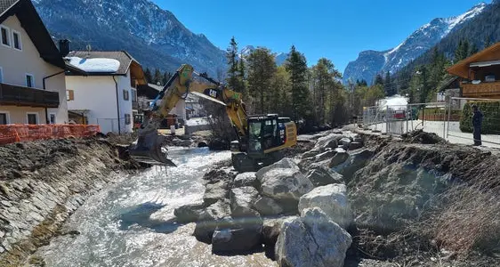 Dobbiaco, un muro in cemento armato per proteggerla dalle piene della Rienza