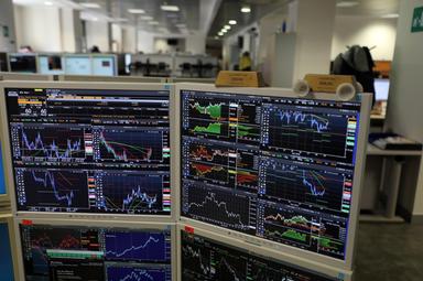Borsa: l'Europa conclude debole, Francoforte -1,2%
